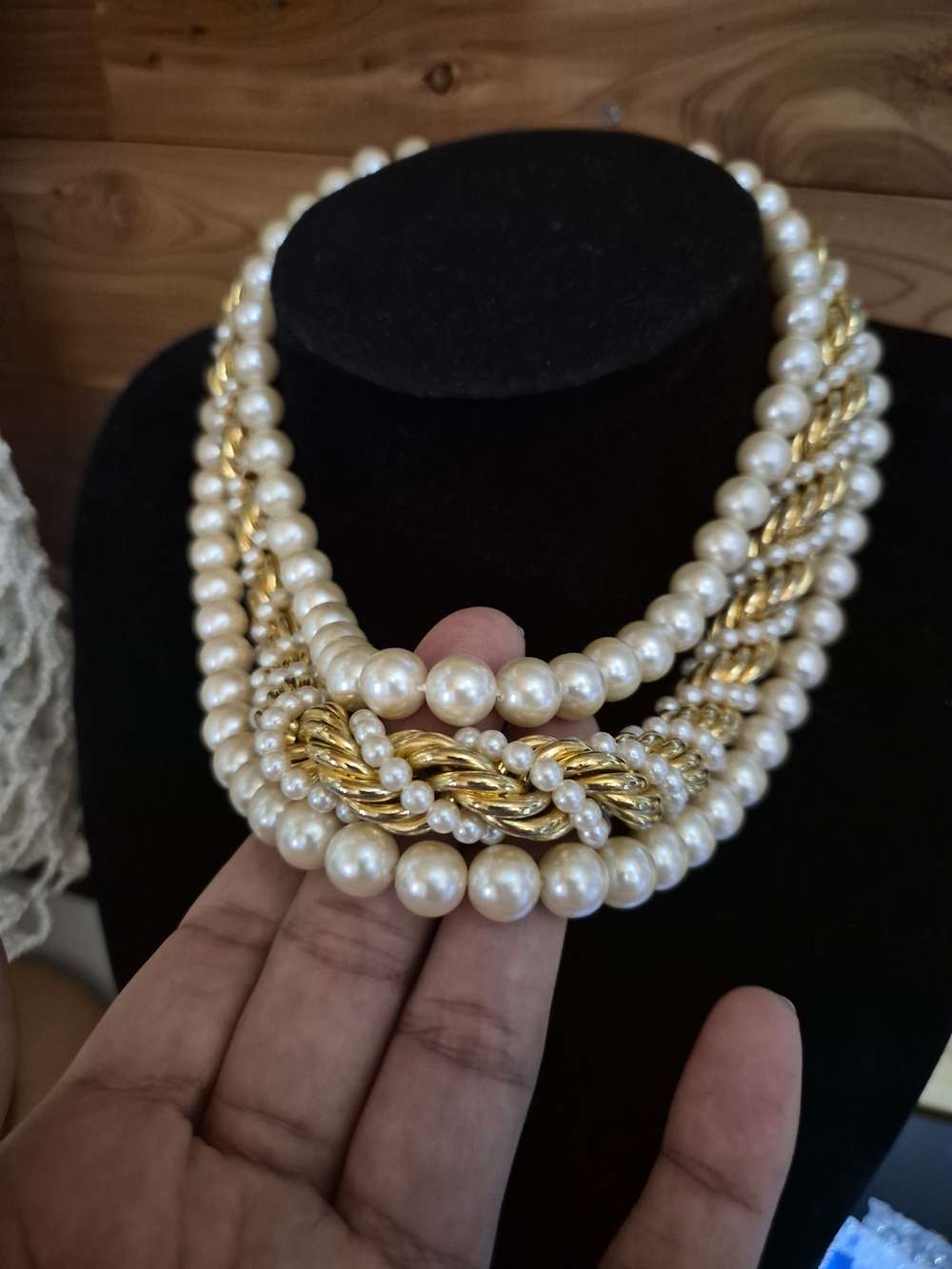 STUNNIN!! Richelieu Cream Pearl Triple Strand Necklace with Shell Clasp - Picture 2 of 6